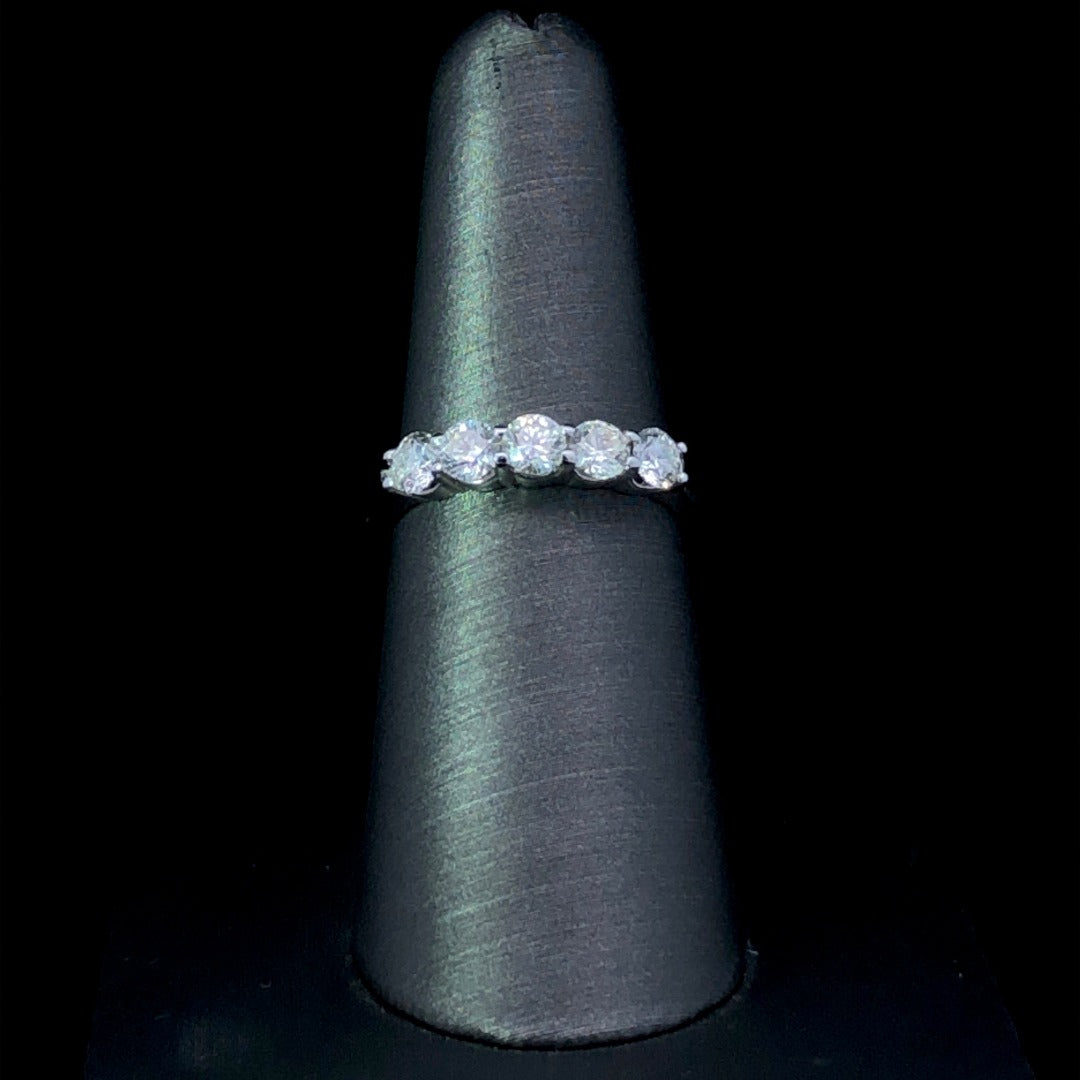 157129 - .98 ctw diamond band