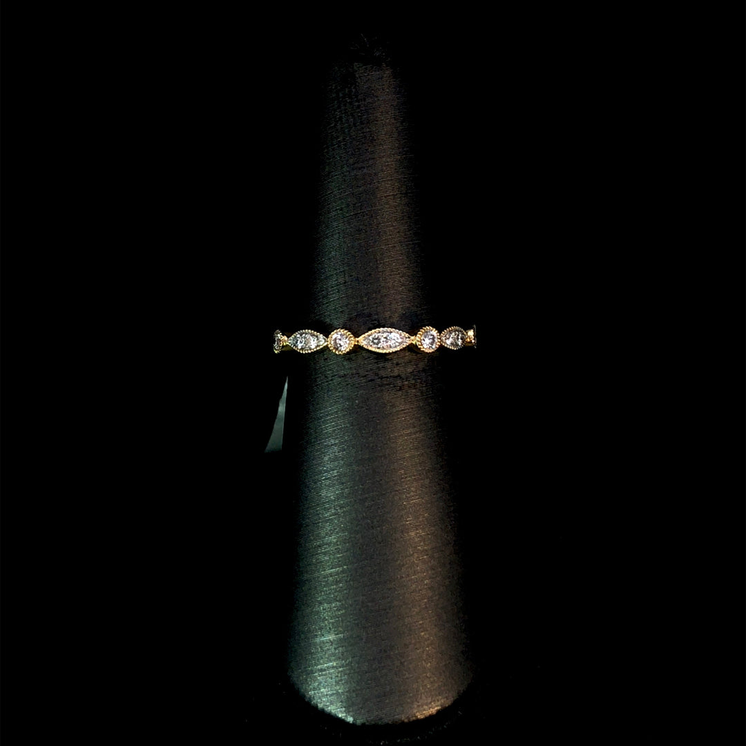 160851 - .20 ctw diamond band