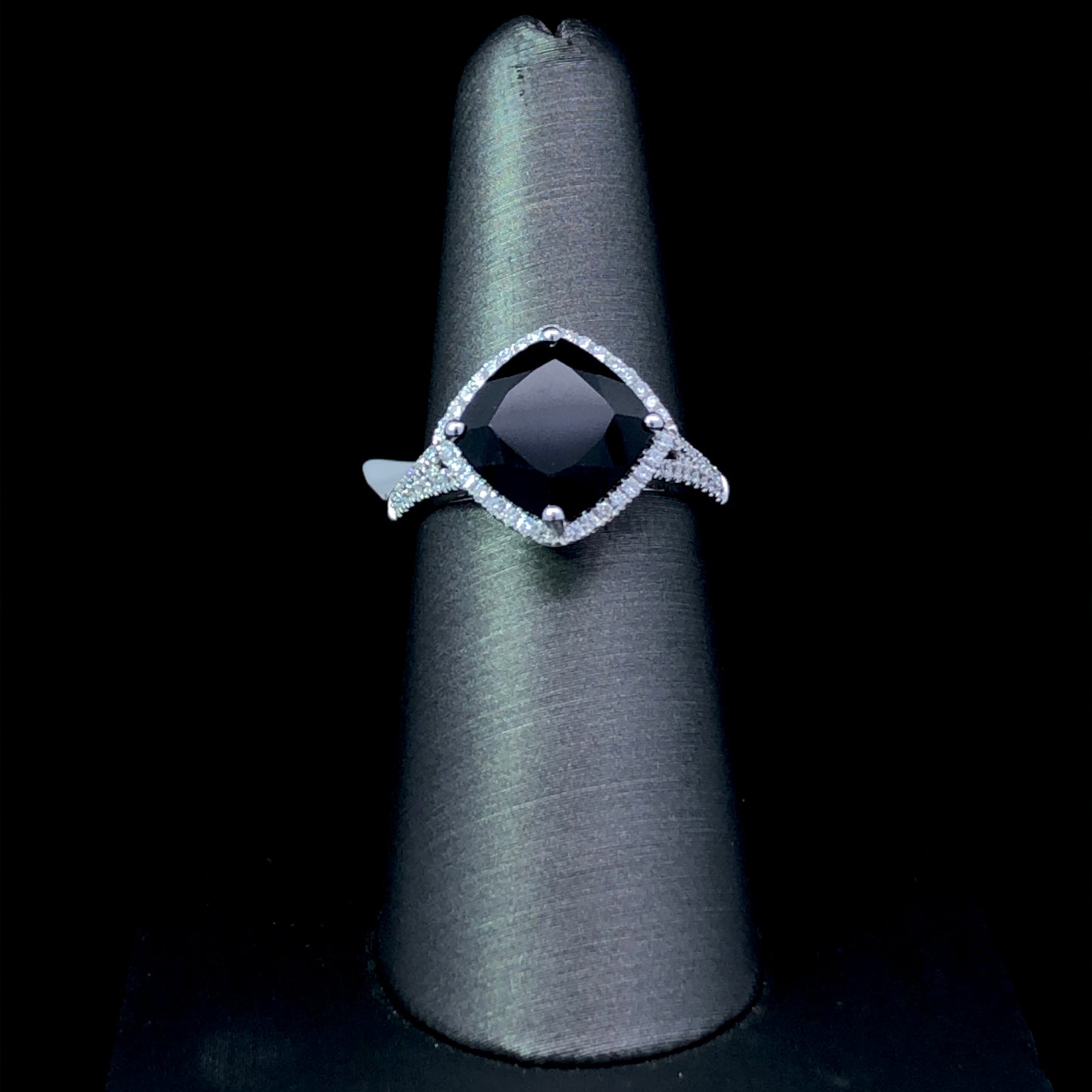 160371 - 3.61 ctw onyx and diamond ring