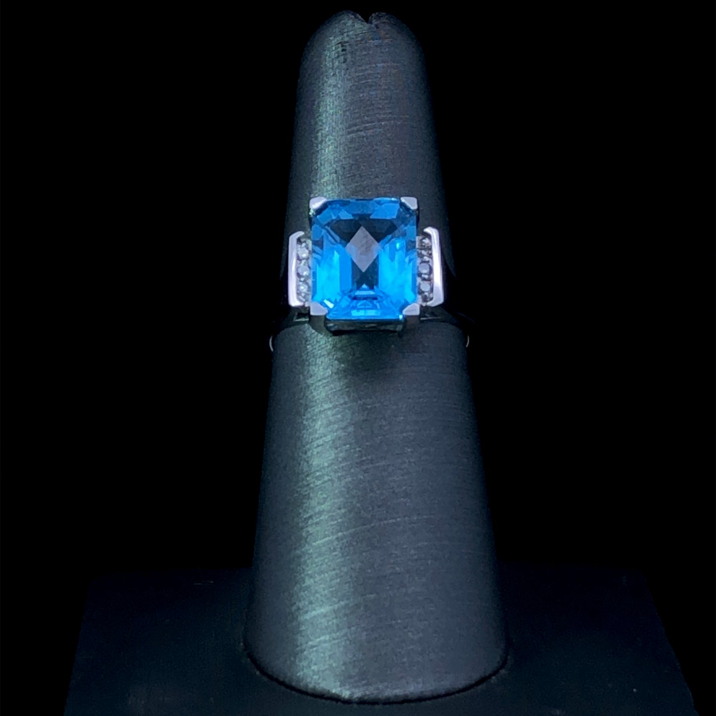 135809 - Blue topaz ring