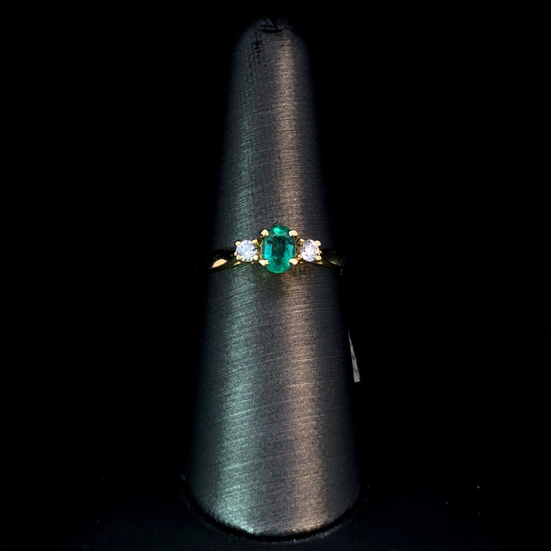 140330 - Emerald and diamond ring