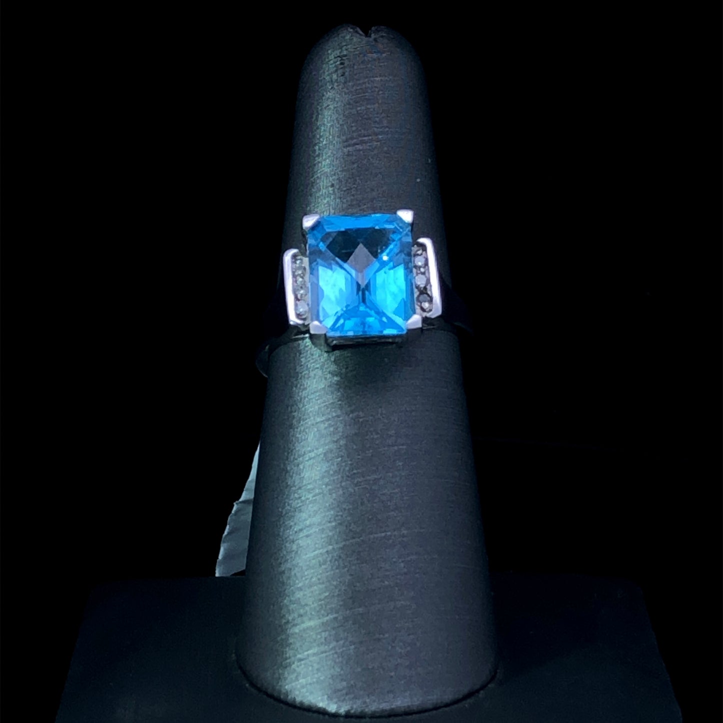 135812 - Blue topaz ring