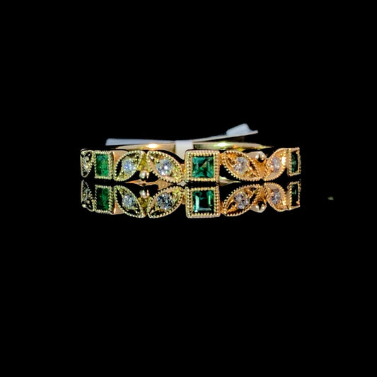 161462 - .26 ctw diamond and emerald ring