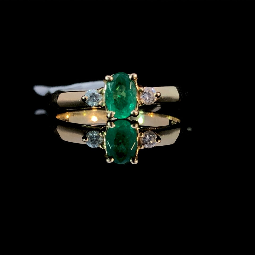 128563 - .11 ctw diamond and emerald ring