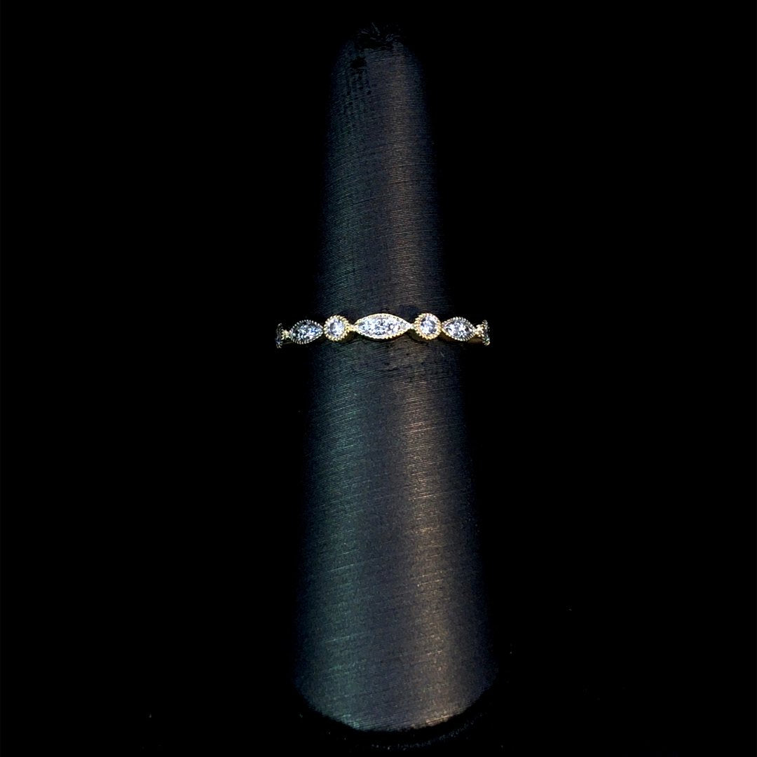 164180 - .20 ctw diamond band