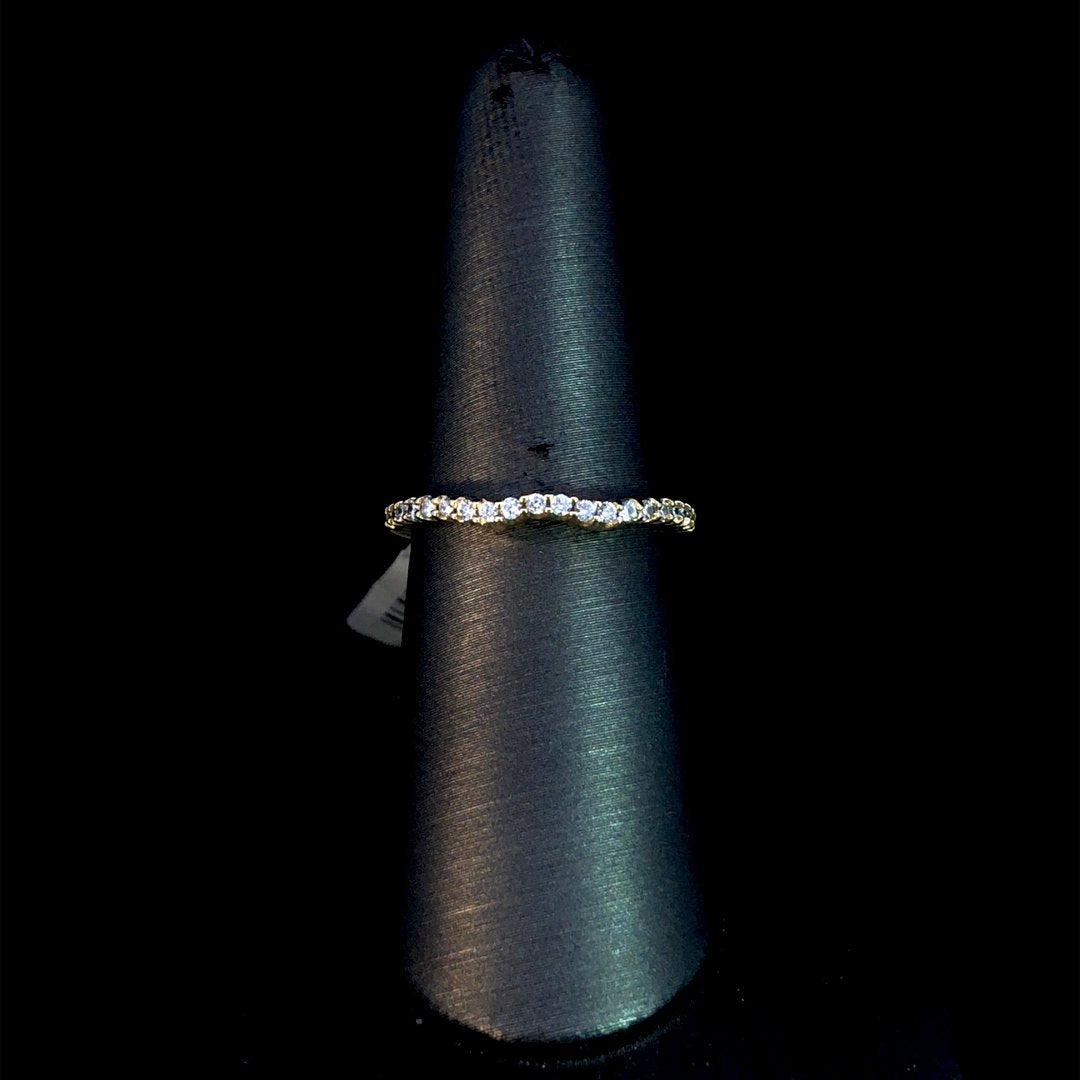 135988 - .20 ctw diamond band