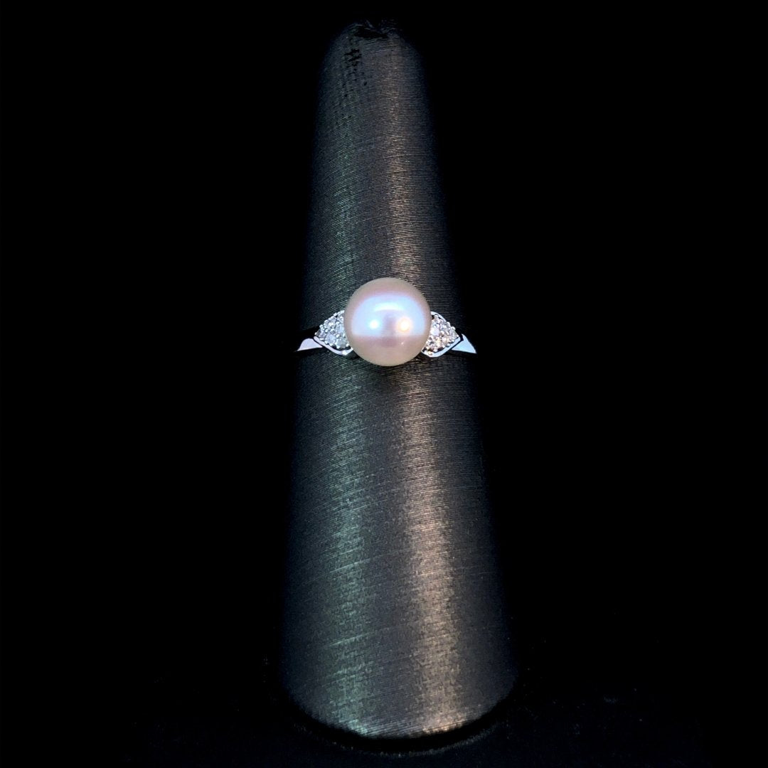 163641 - Pearl and diamond ring