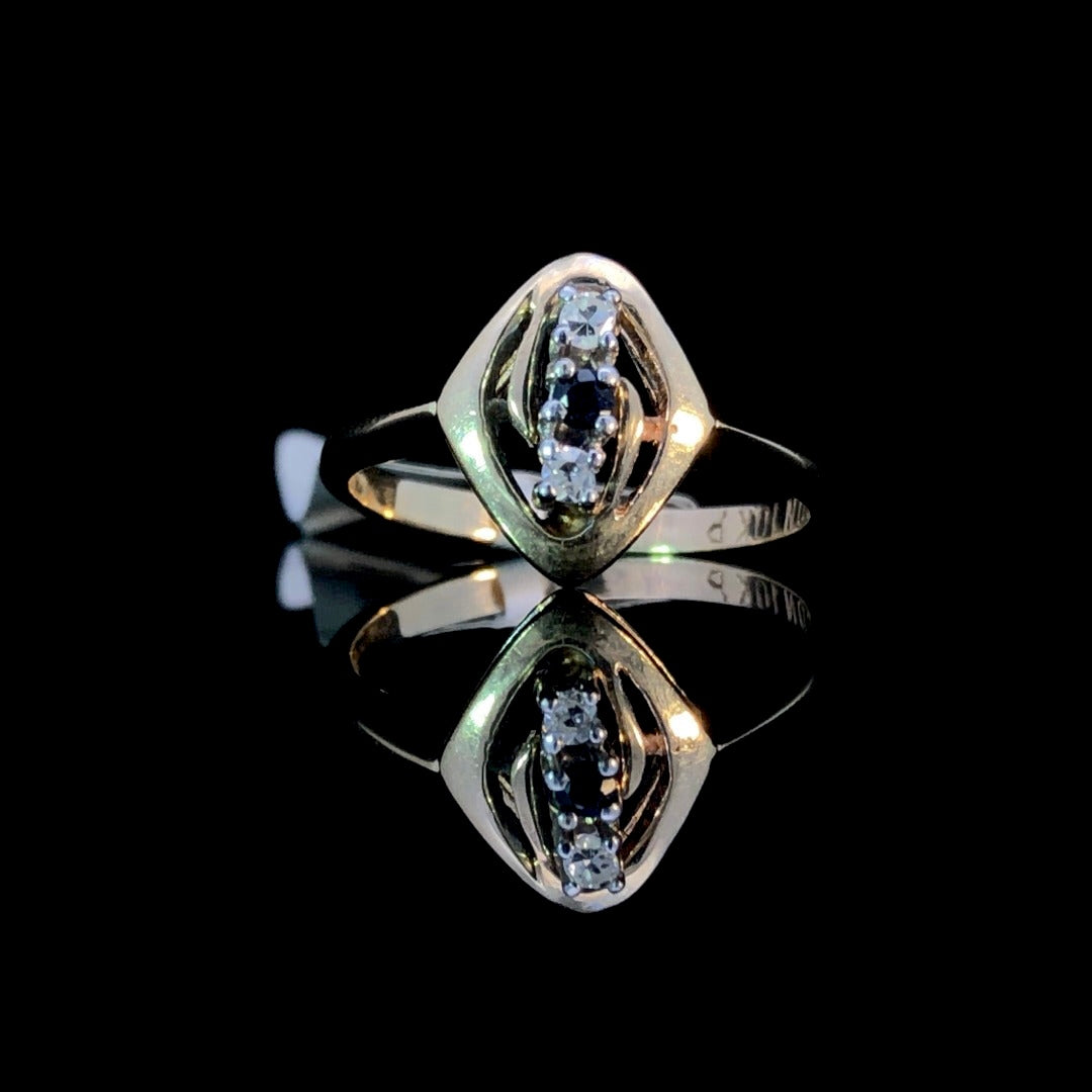 103144 - Sapphire and diamond ring