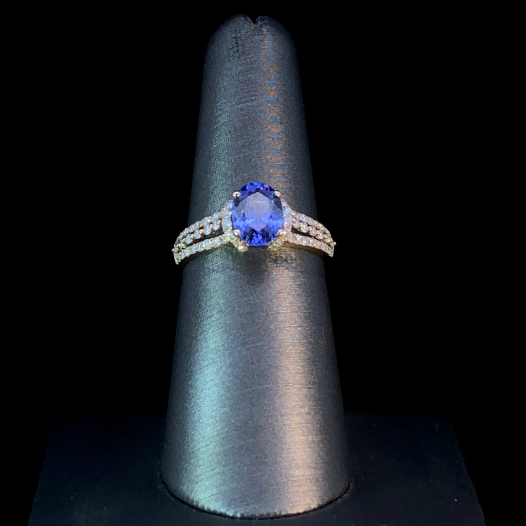 160366 - 1.55 ctw diamond and tanzanite ring