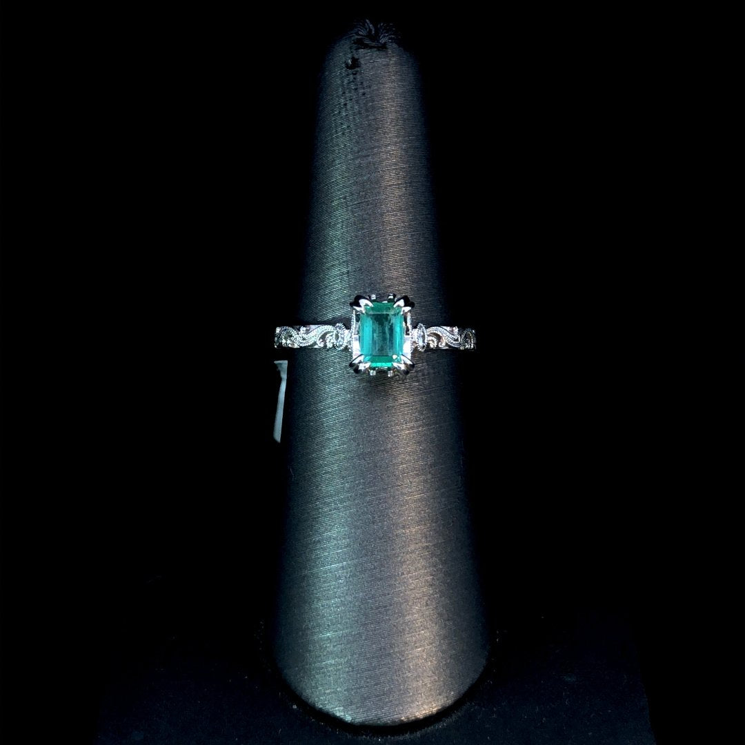 162889 - .56 ctw emerald and diamond ring