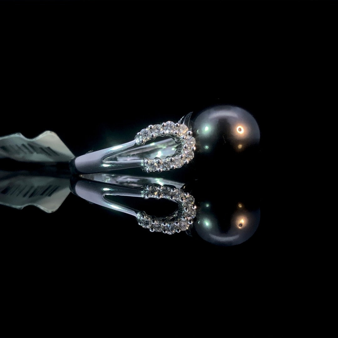137581 - .33 ctw Diamond and Tahitian Pearl Ring
