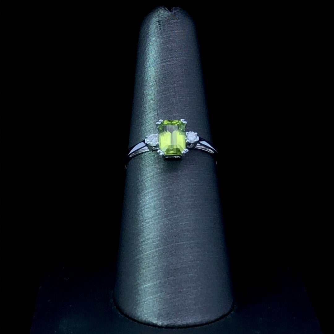 159951 - .90 ctw peridot and diamond ring