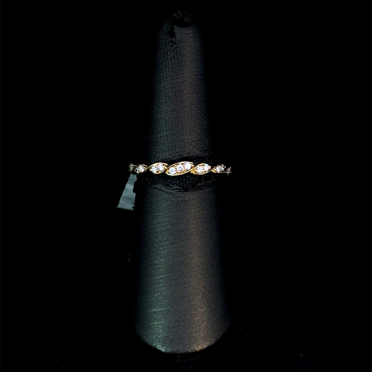 166087 - .16 ctw diamond band