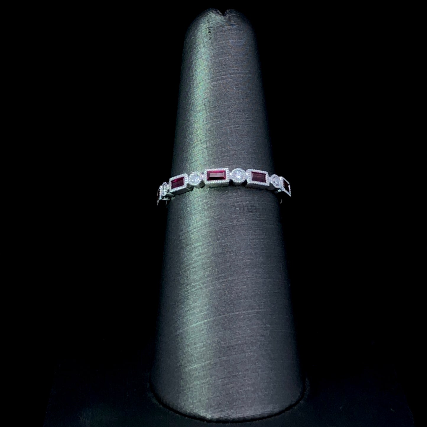 157685 - .43 ctw diamond and ruby ring