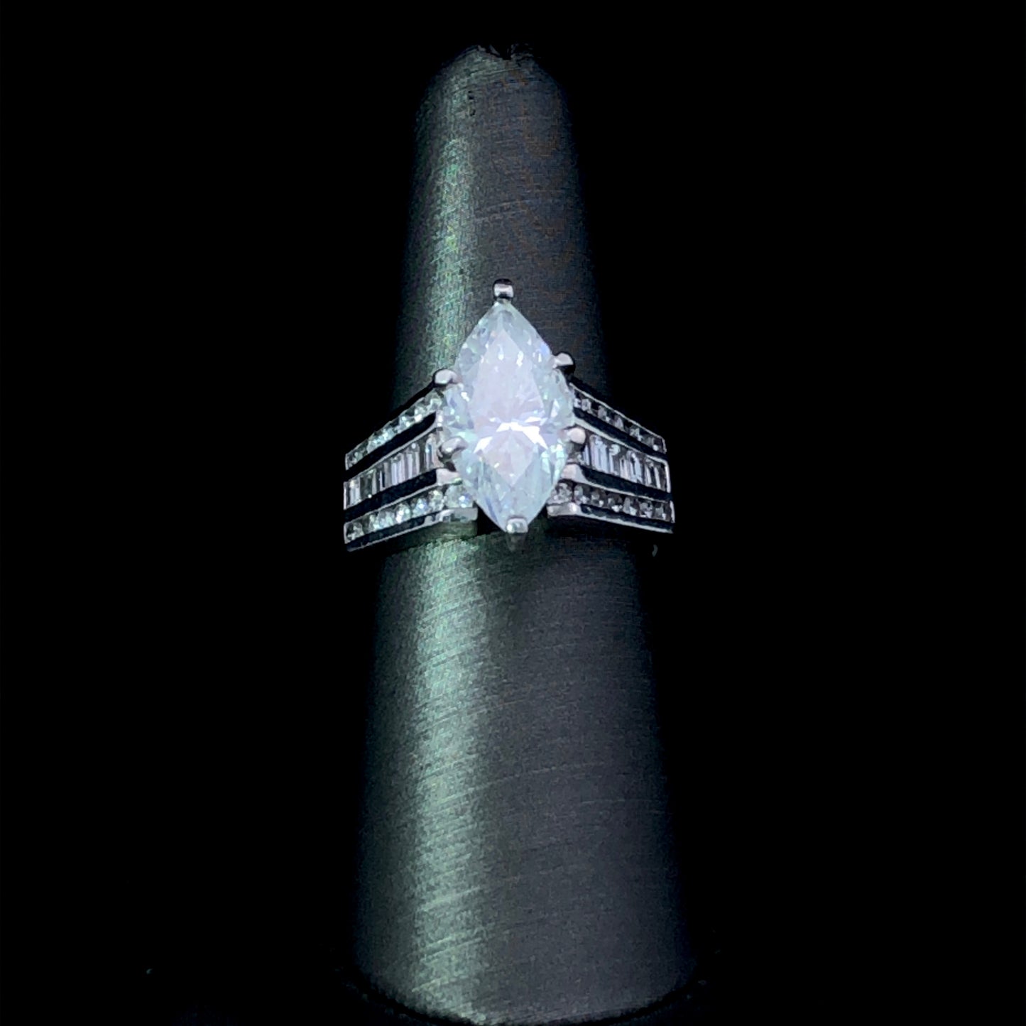 145589 - 4.73 ctw marquise diamond ring