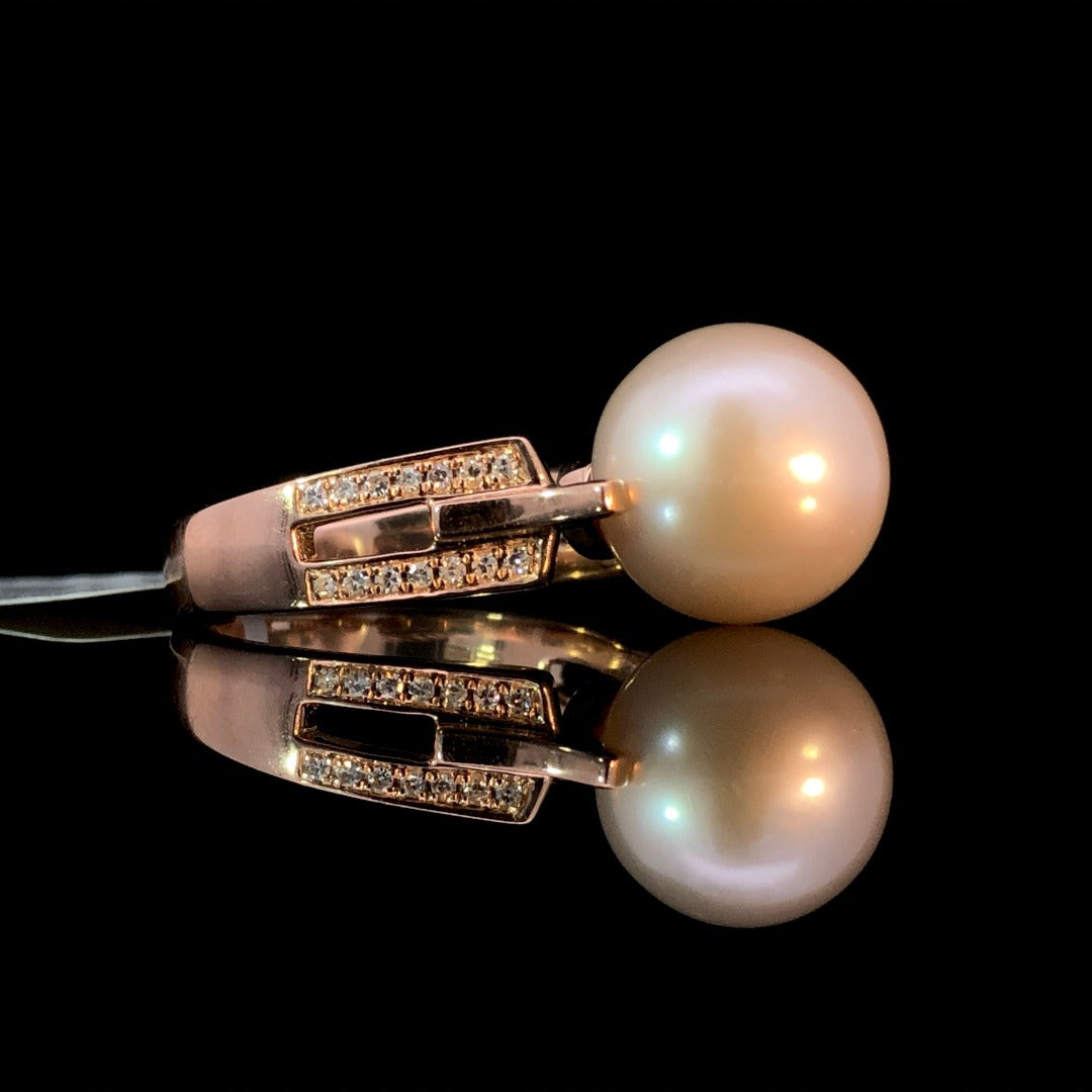 163091 - Pearl and diamond ring
