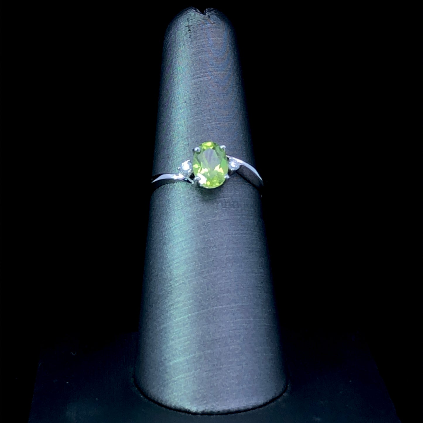 159944 - .65 ctw peridot and diamond ring