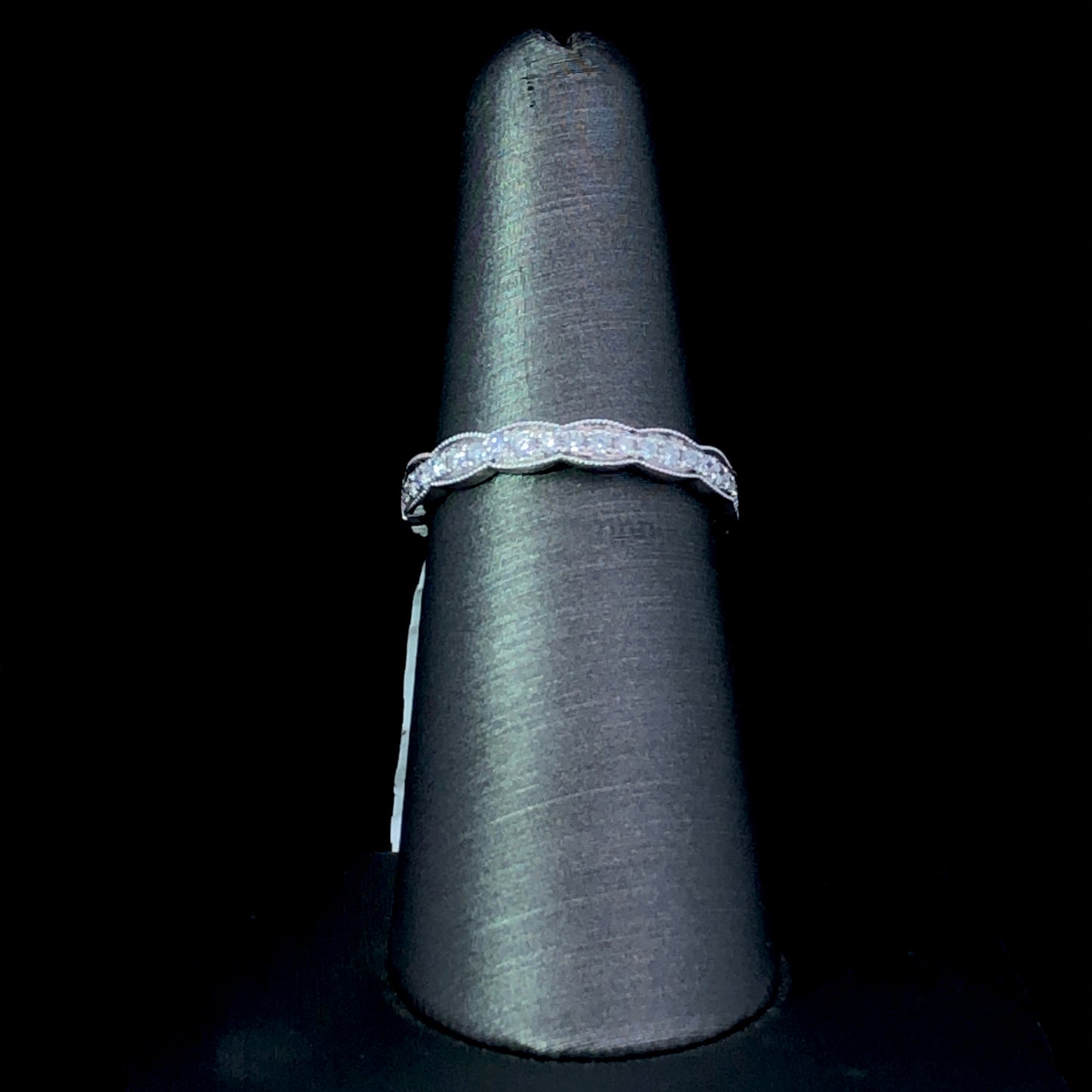 158204 - .24 ctw diamond band