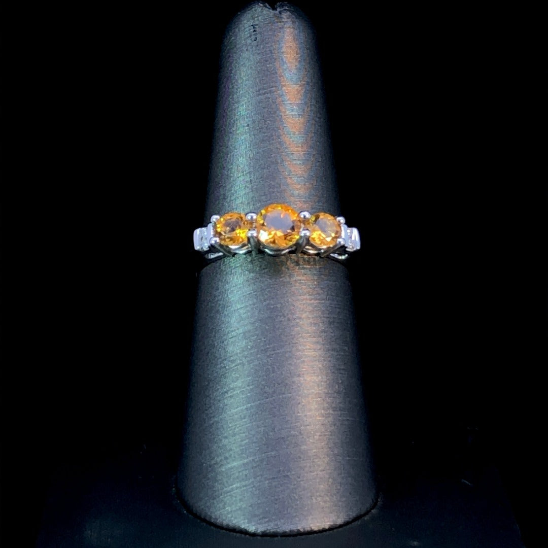 136706 - Citrine and diamond ring