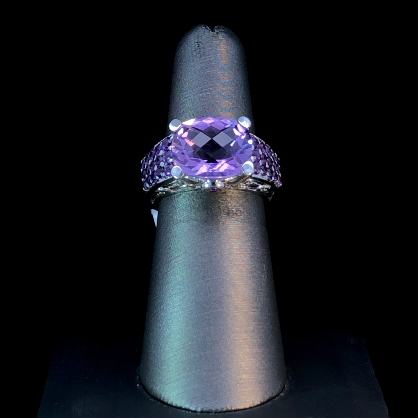 120383 - 5.97 ctw amethyst and diamond ring