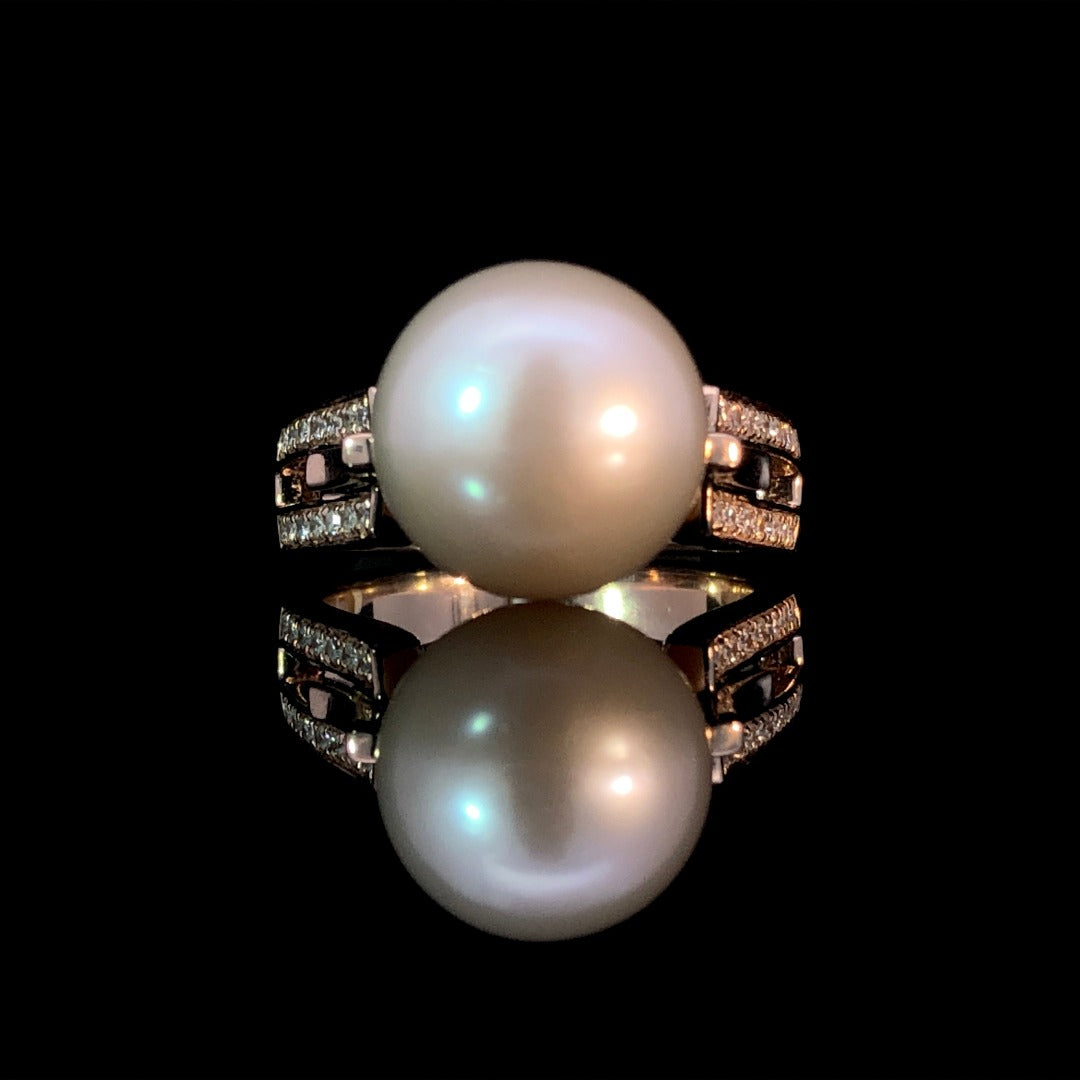 163091 - Pearl and diamond ring