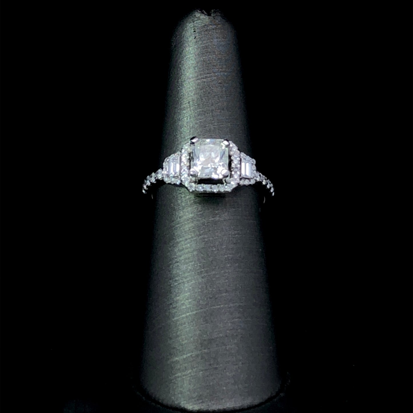 160599 - 1.42 ctw diamond ring