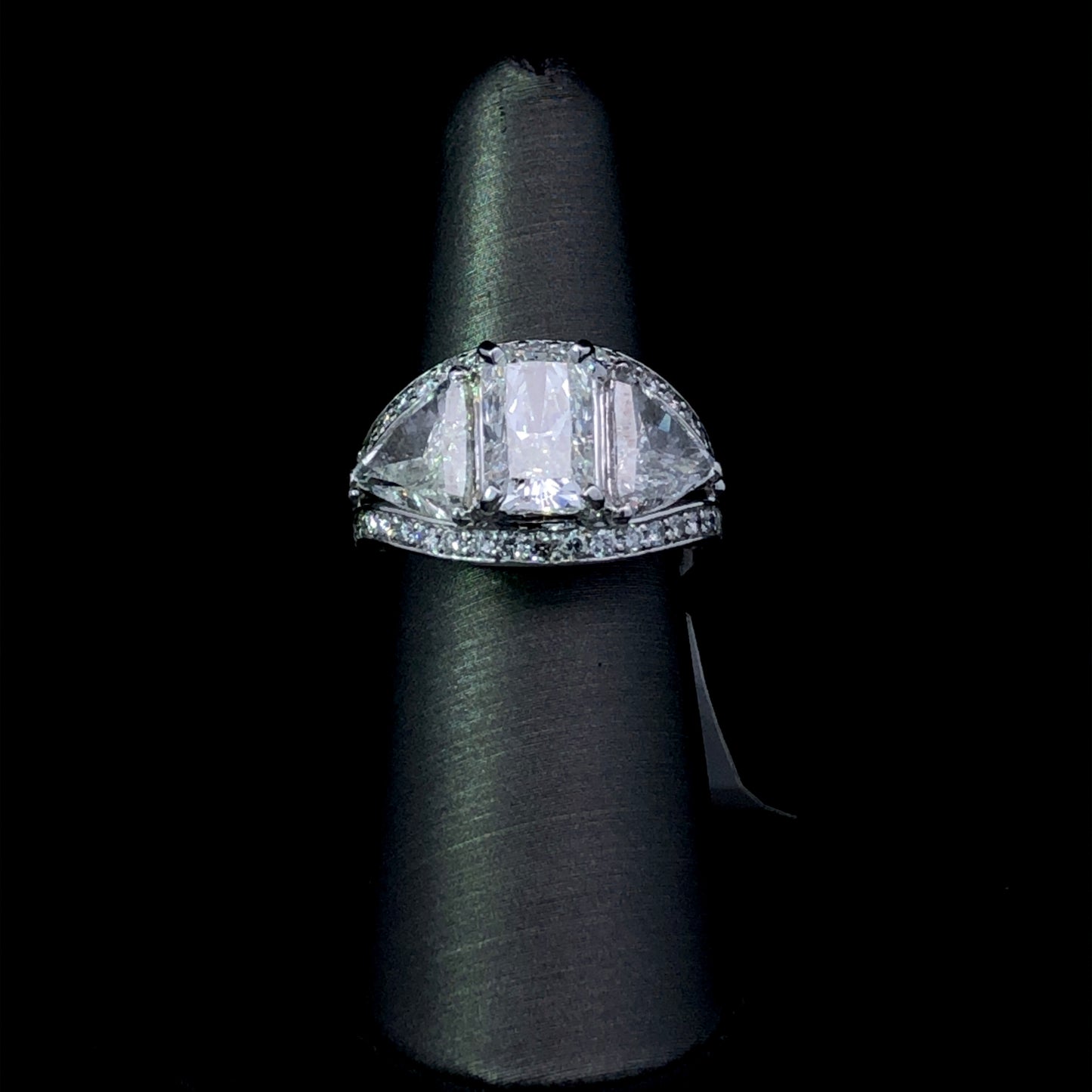 161612 - 6.71 ctw diamond ring