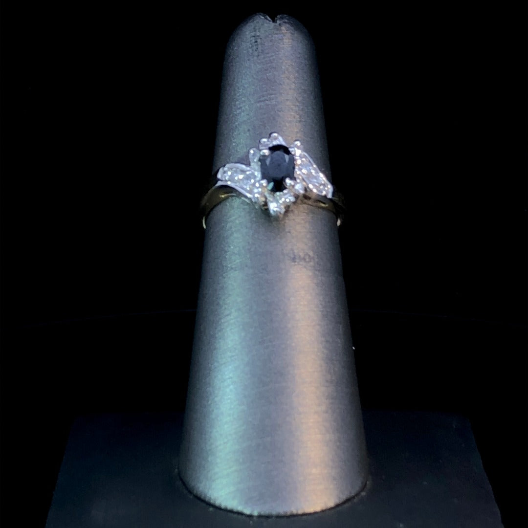 143340 - .53 ctw sapphire and diamond ring