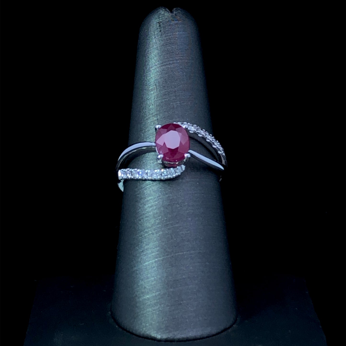 158338 - 1.67 ctw ruby and diamond ring