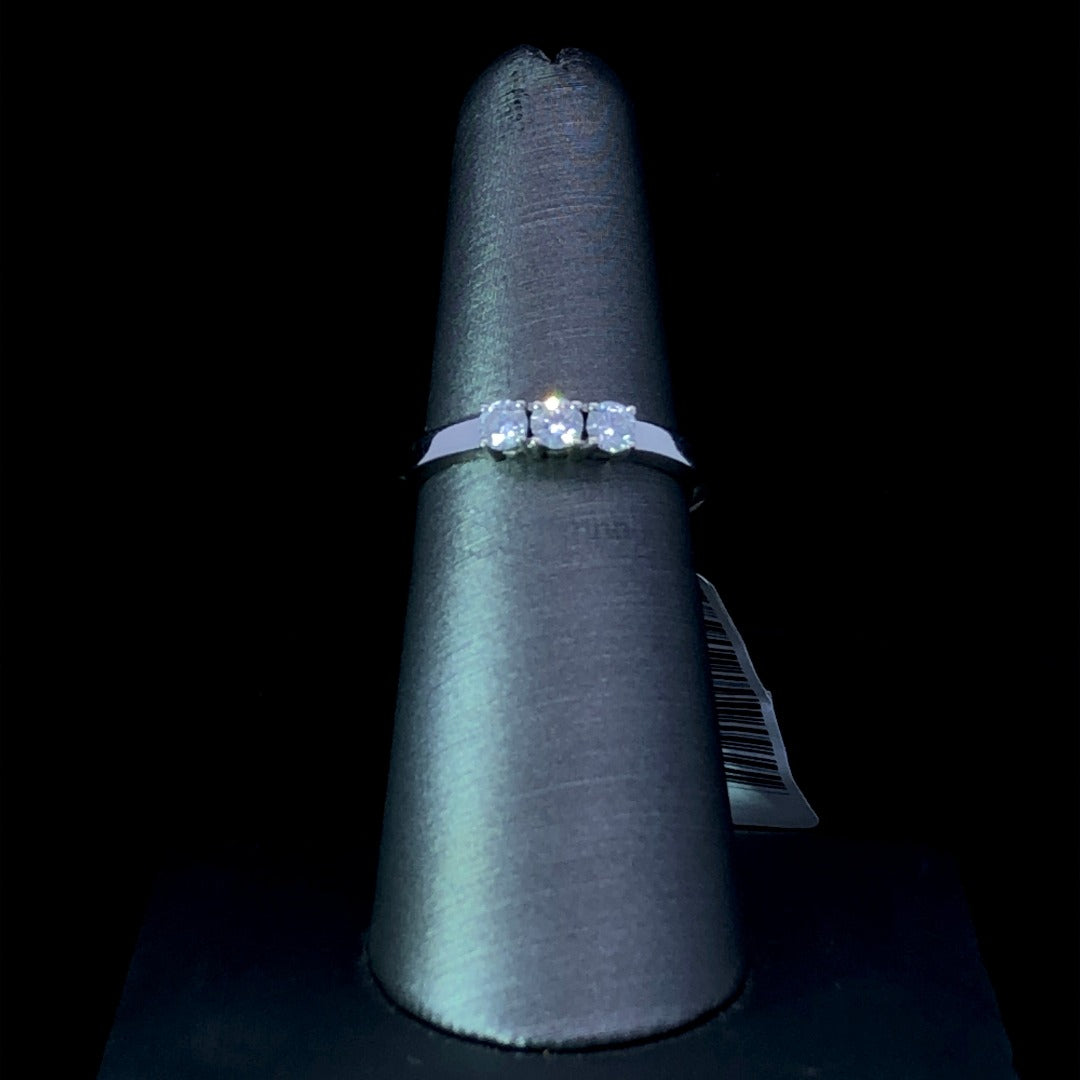 128253 - .30 ctw diamond ring