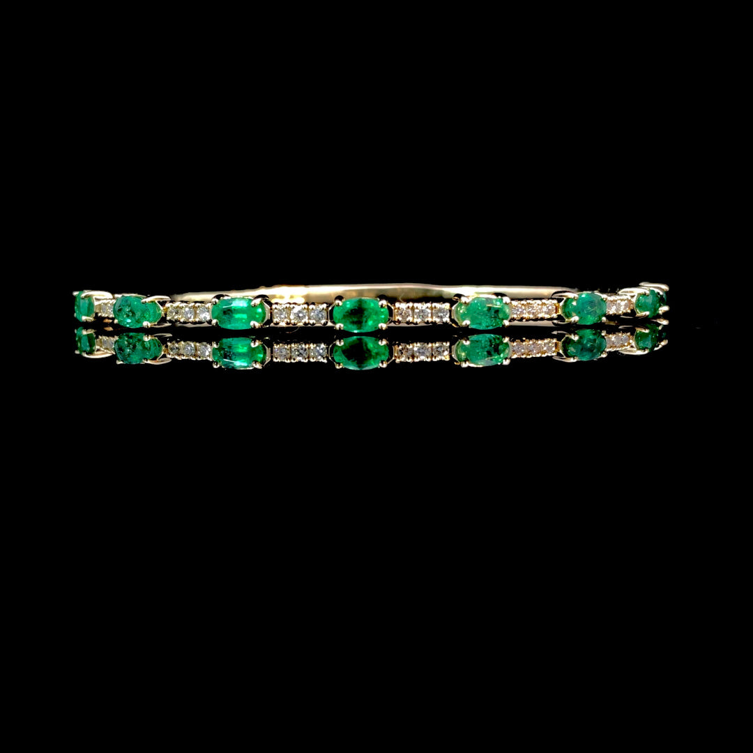 164918 - 2.01 ctw diamond and emerald bracelet