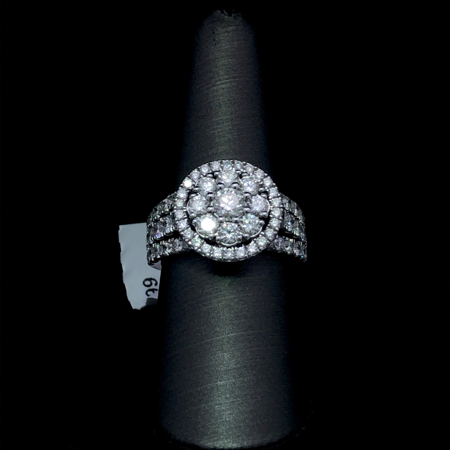 158899 - 3.00 ctw diamond cluster ring