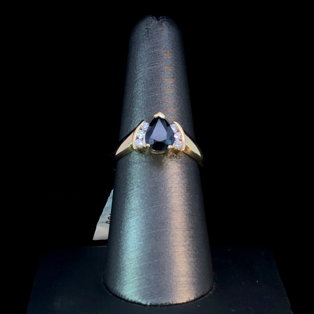 125281 - 1.69 ctw sapphire and diamond ring