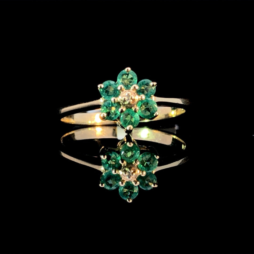141967 - Emerald and diamond ring