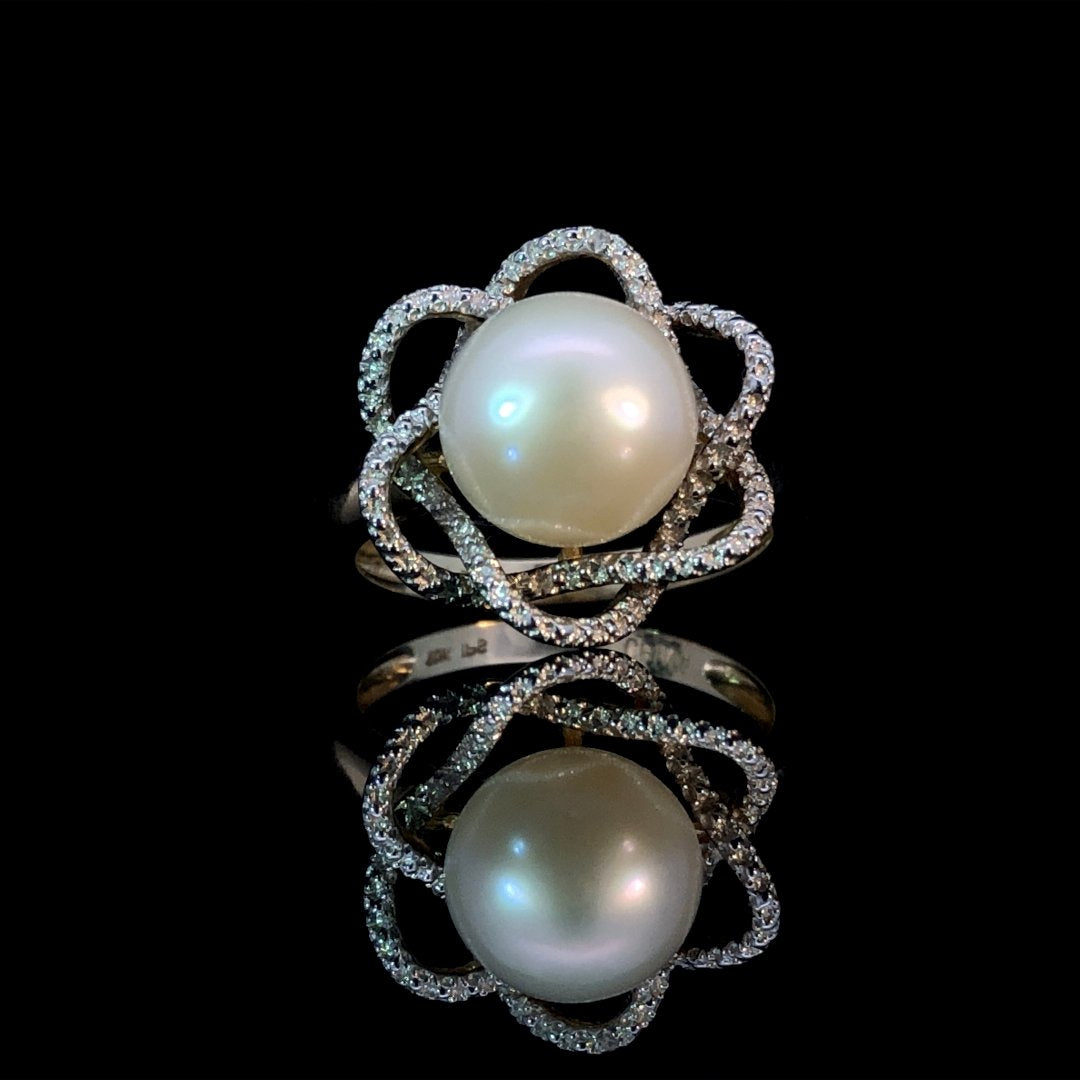 163640 - Pearl and diamond ring