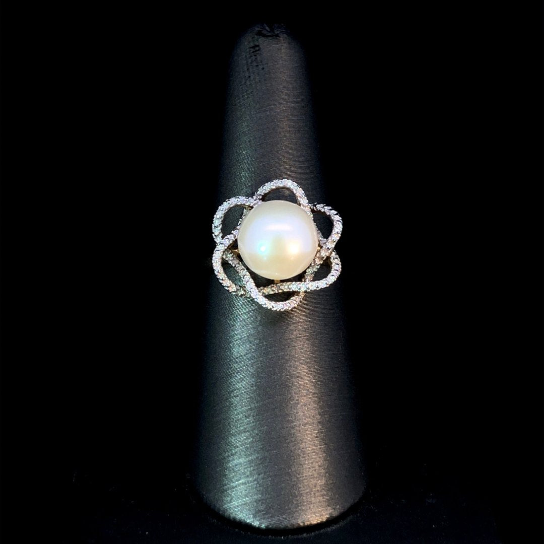 163640 - Pearl and diamond ring