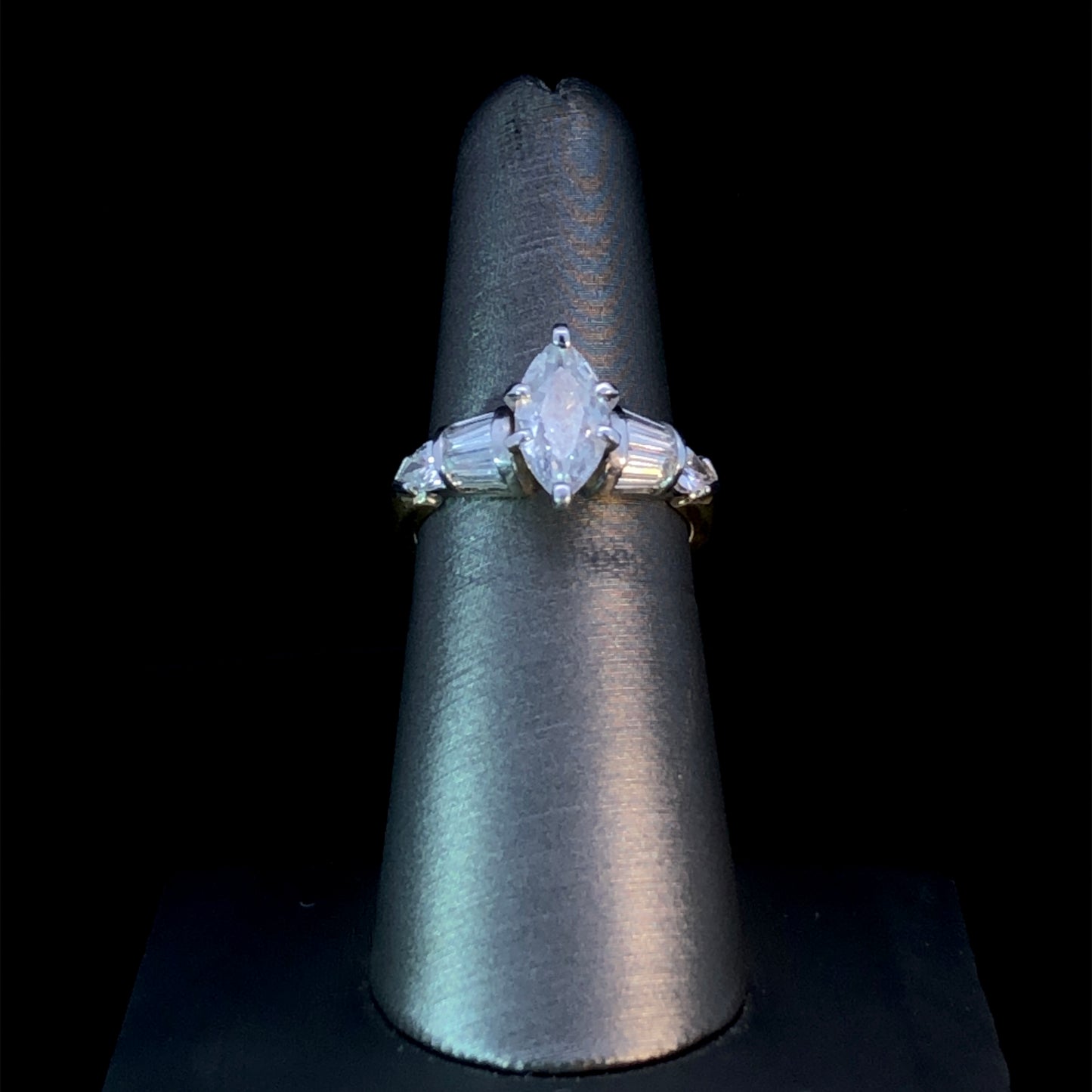 131579 - 1.87 ctw diamond ring