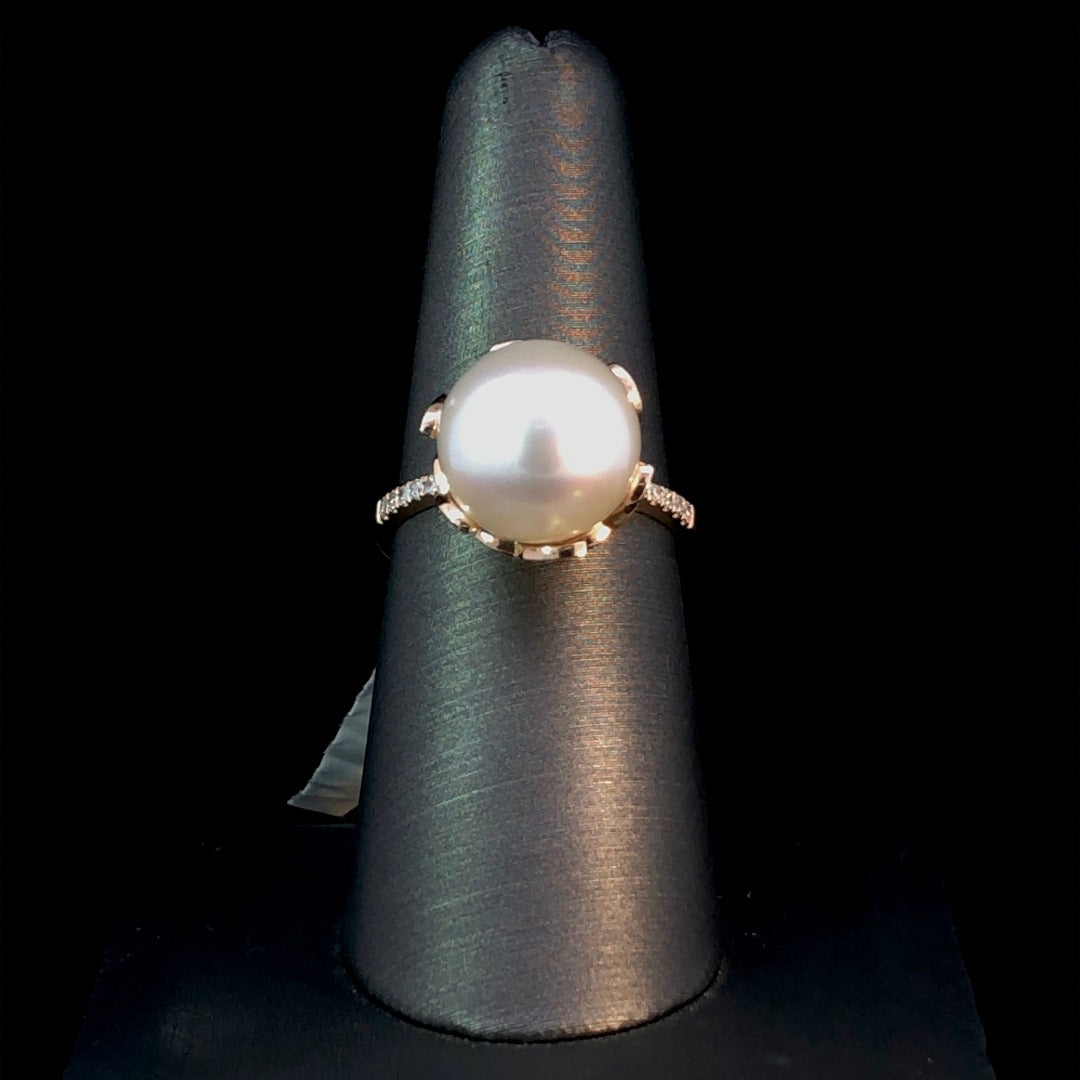 150858 - Diamond and pearl ring