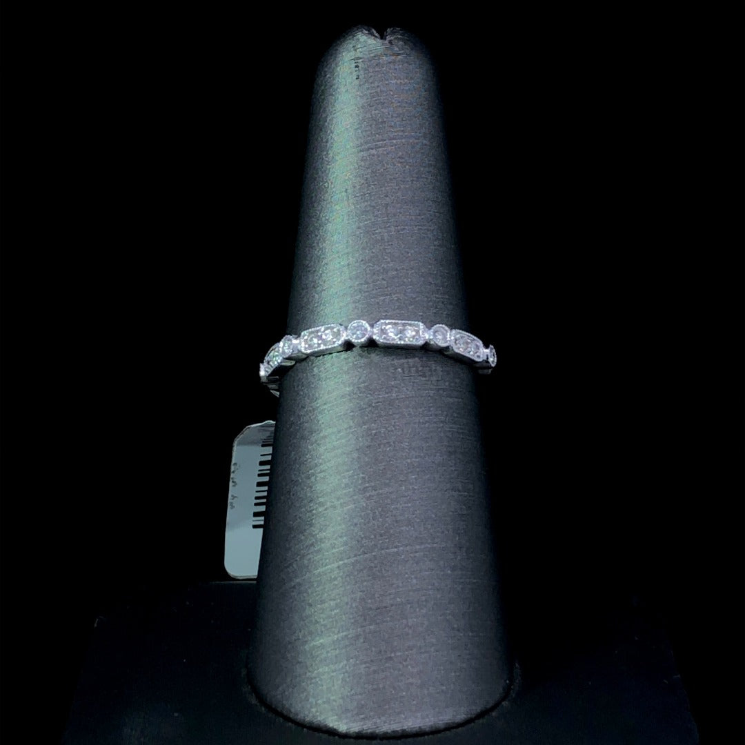 157025 - .11 ctw diamond band
