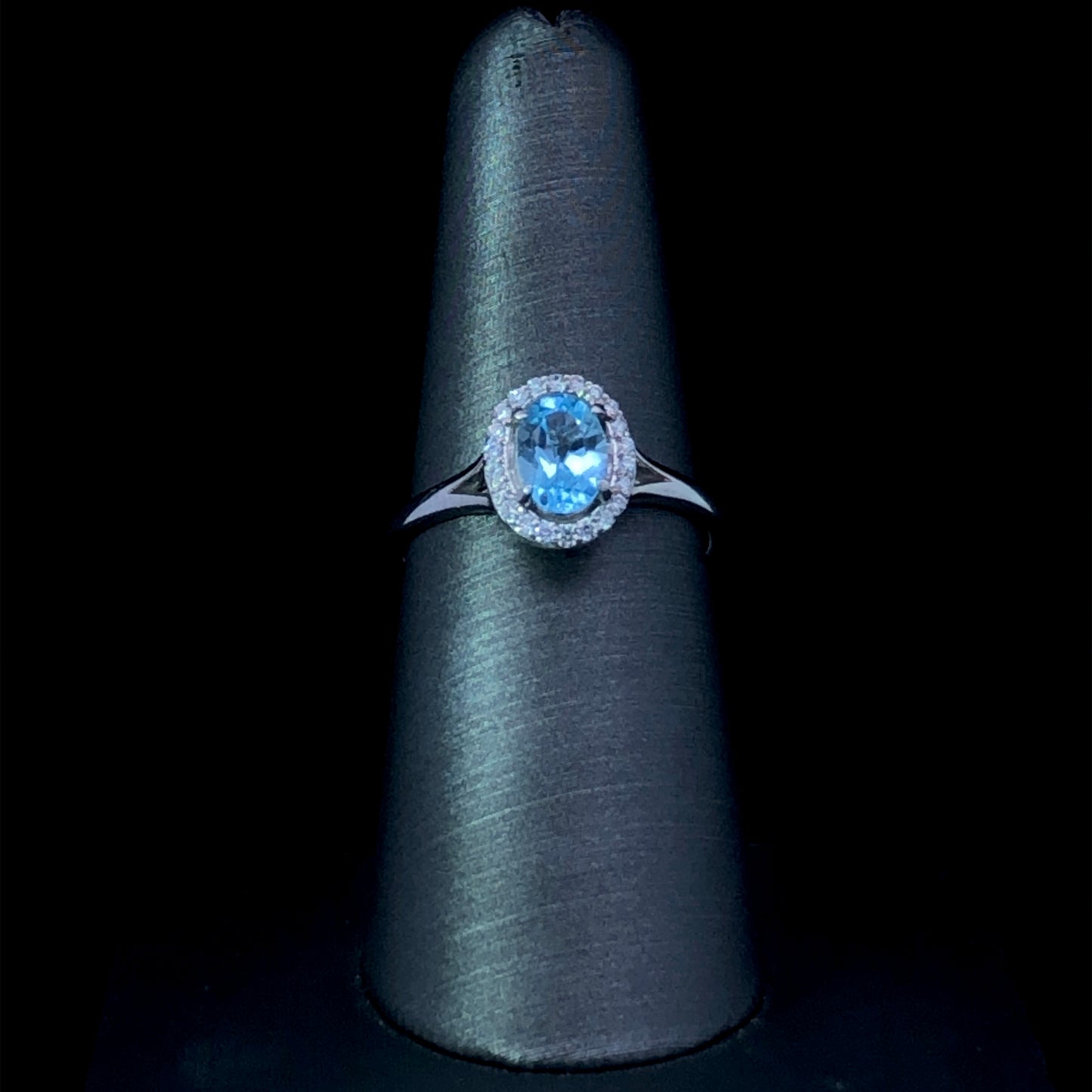 159658 - Blue topaz and diamond ring