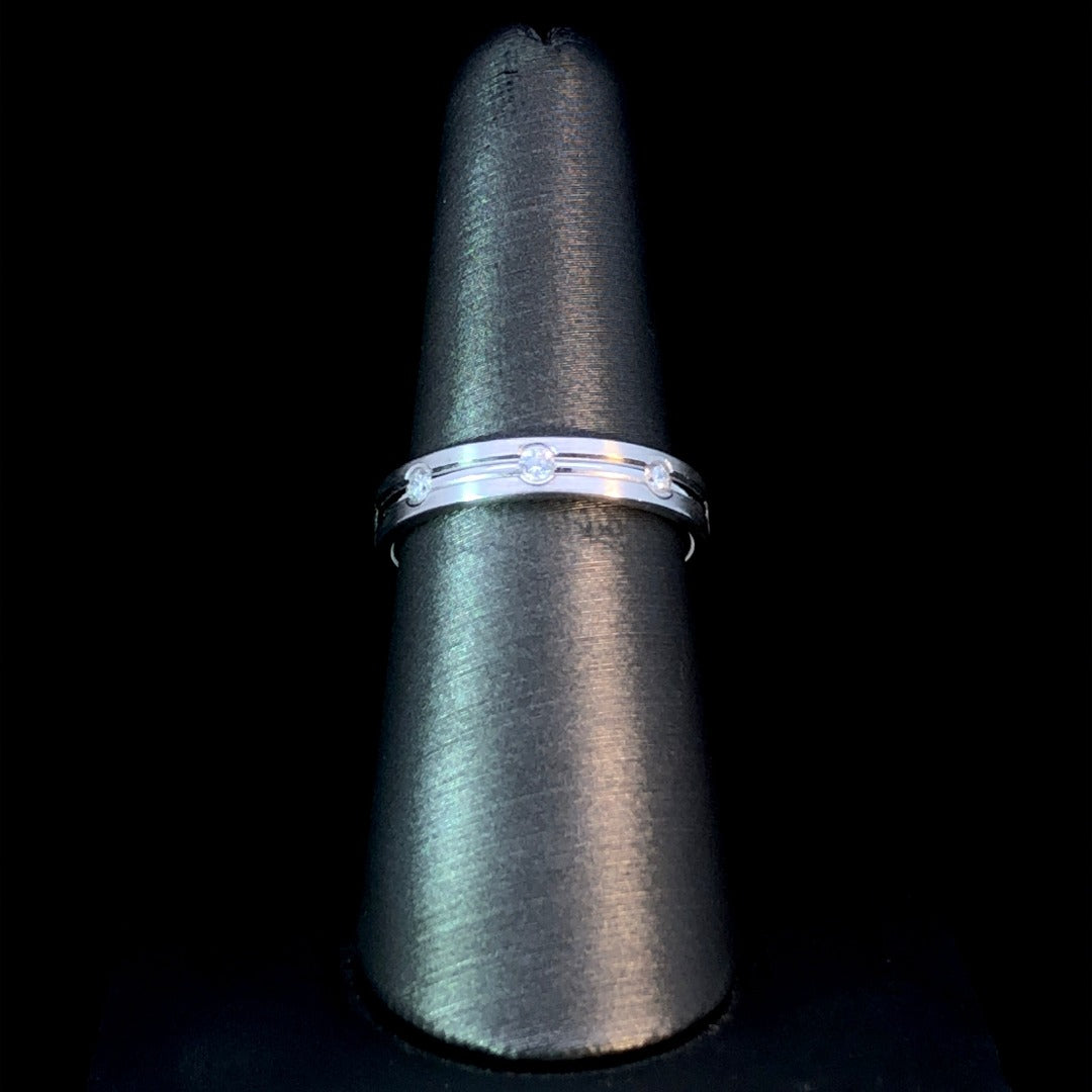 115996 - .32 ctw diamond wedding band