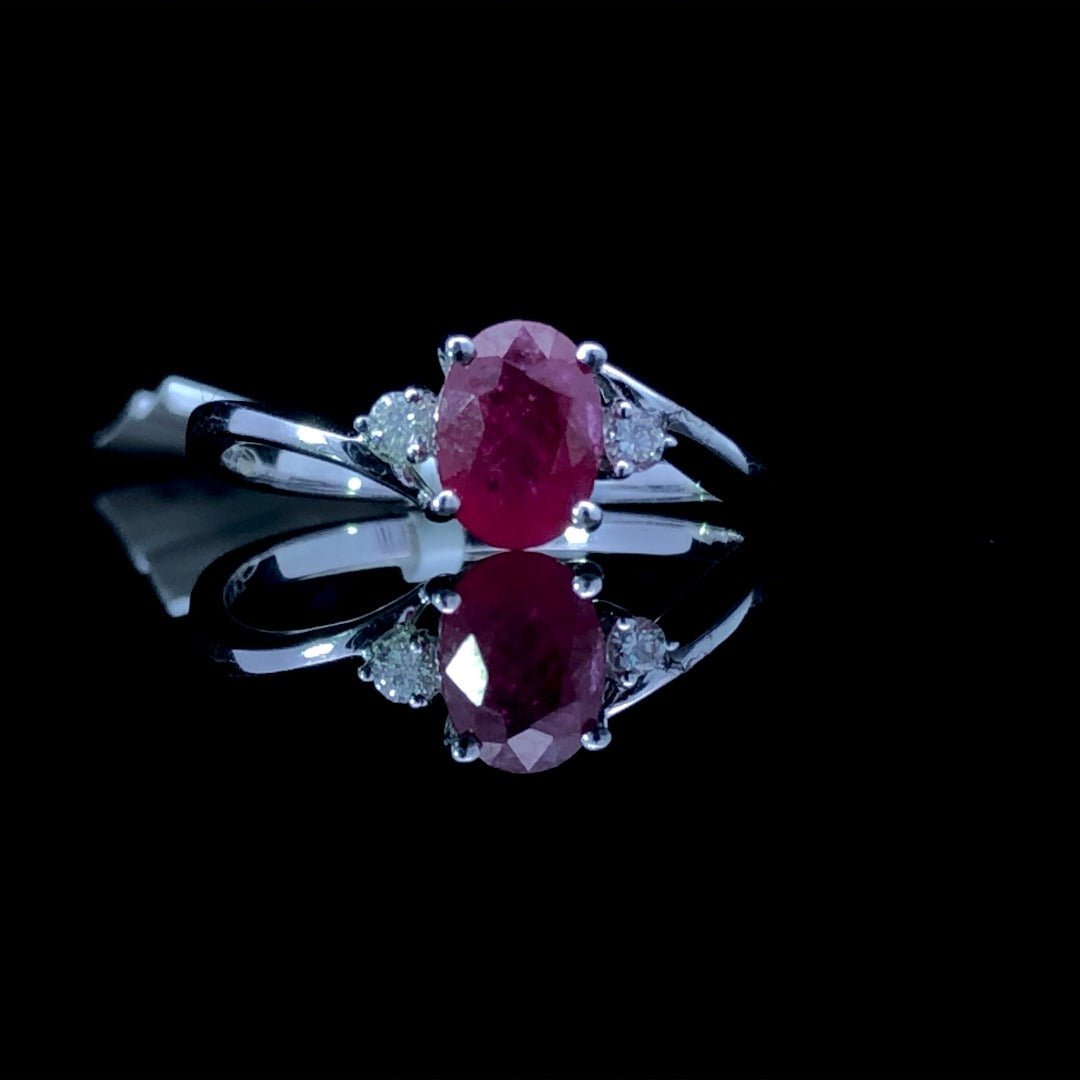 159917 - Ruby and diamond ring