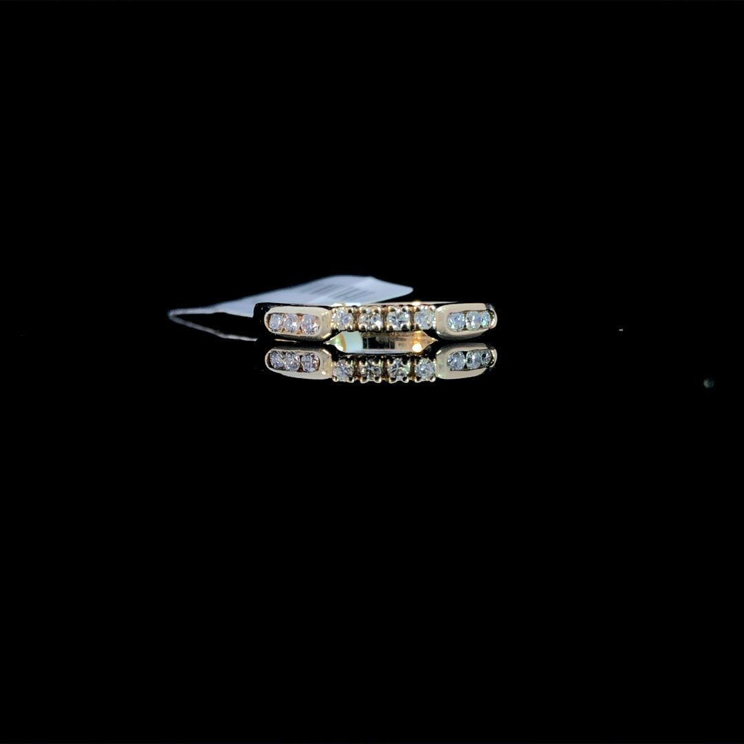 153295 - .21 ctw diamond band