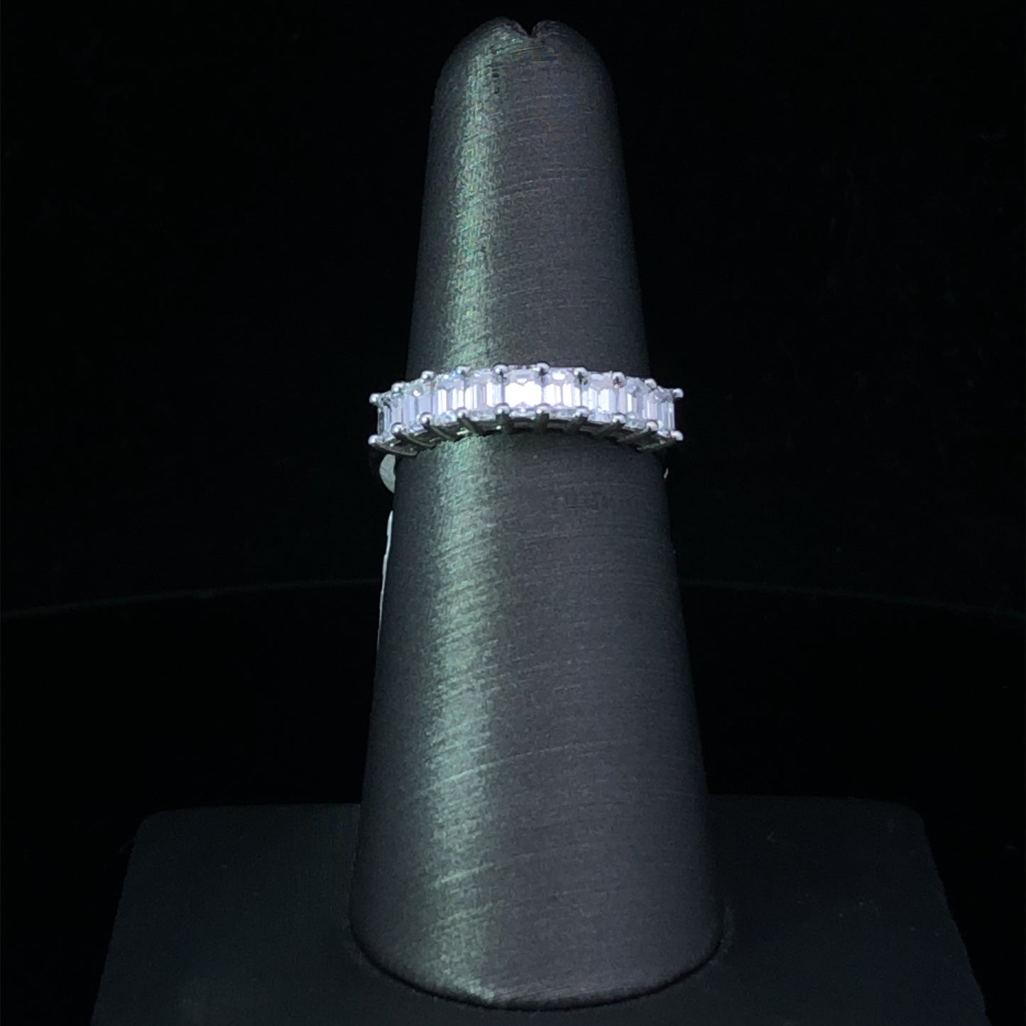 159833 - .96 ctw diamond band