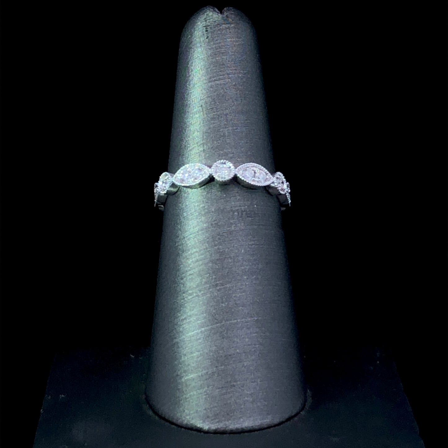 160942 - .30 ctw diamond band