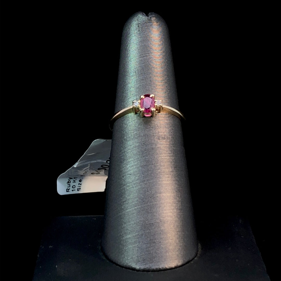 112200 - Ruby and diamond ring