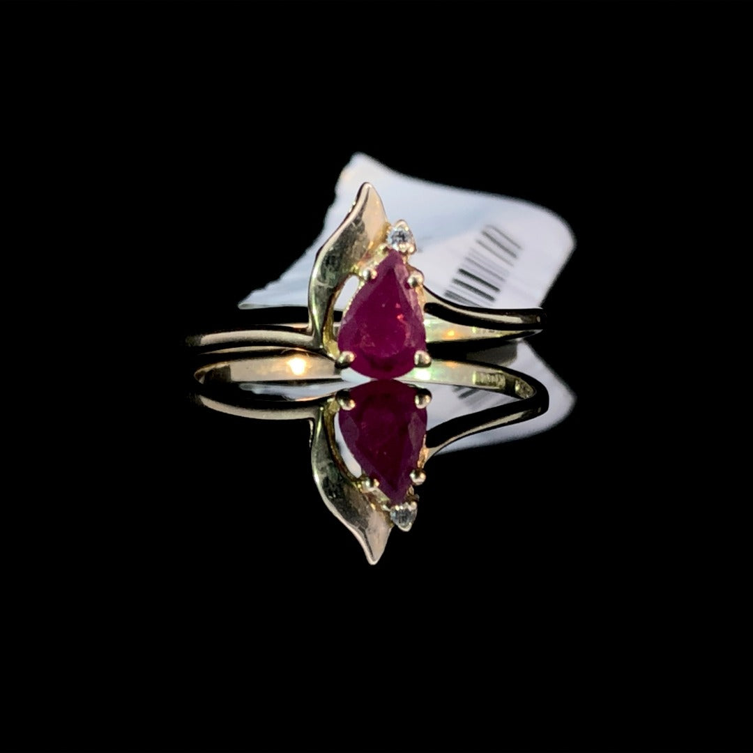 141988 - Ruby and diamond ring
