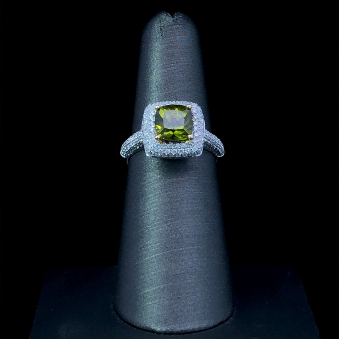 148119 - 2.50 ctw peridot and diamond ring