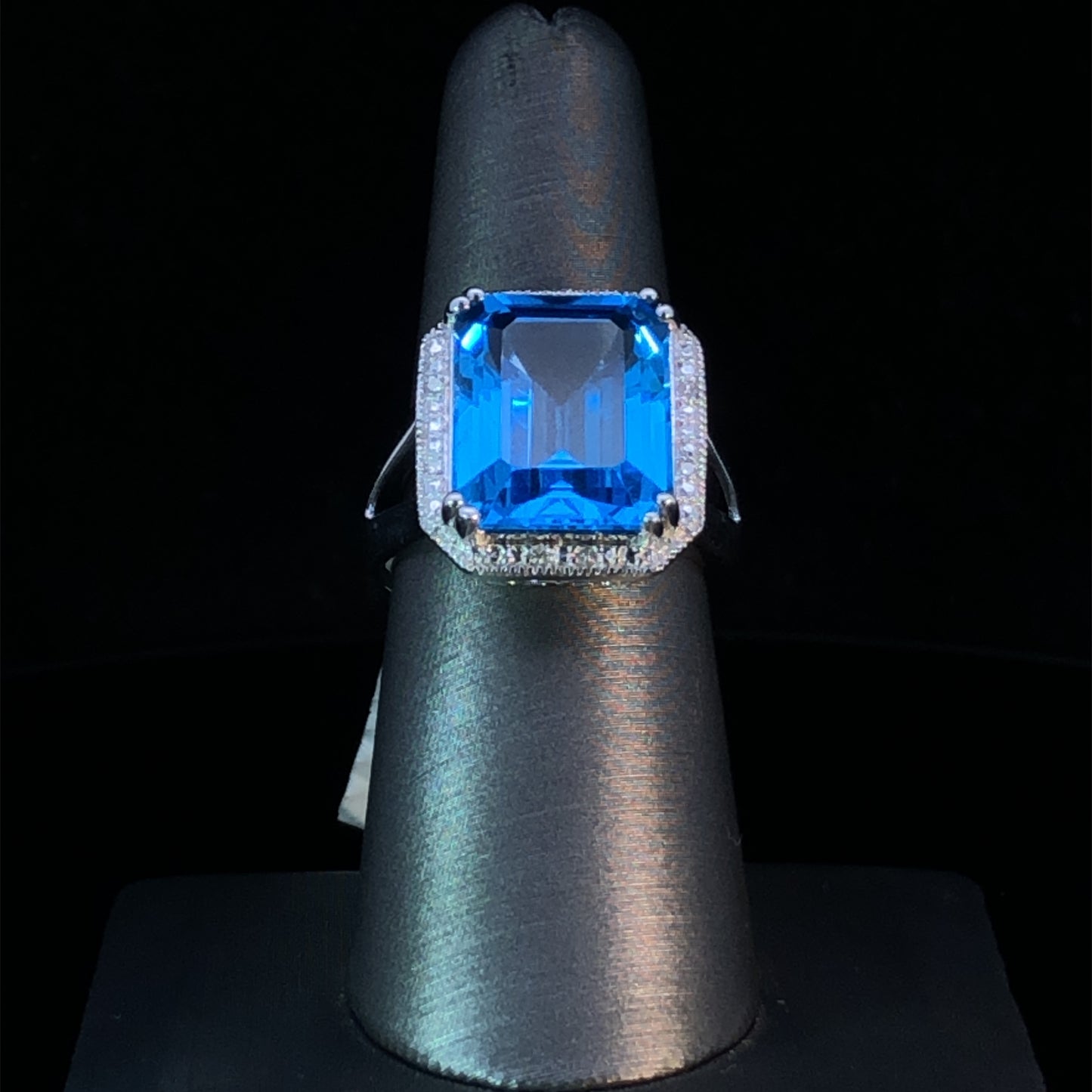 143046 - 10.31 ctw blue topaz and diamond ring