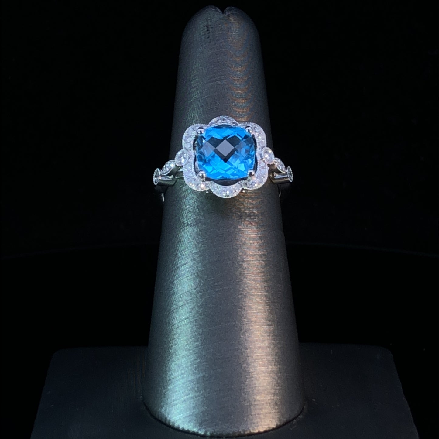 157647 - 3.11 ctw blue topaz ring